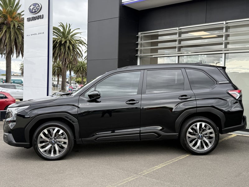 2025 Subaru Forester AWD Hybrid Touring image 5