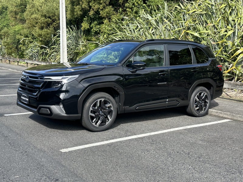 2025 Subaru Forester AWD Touring image 4