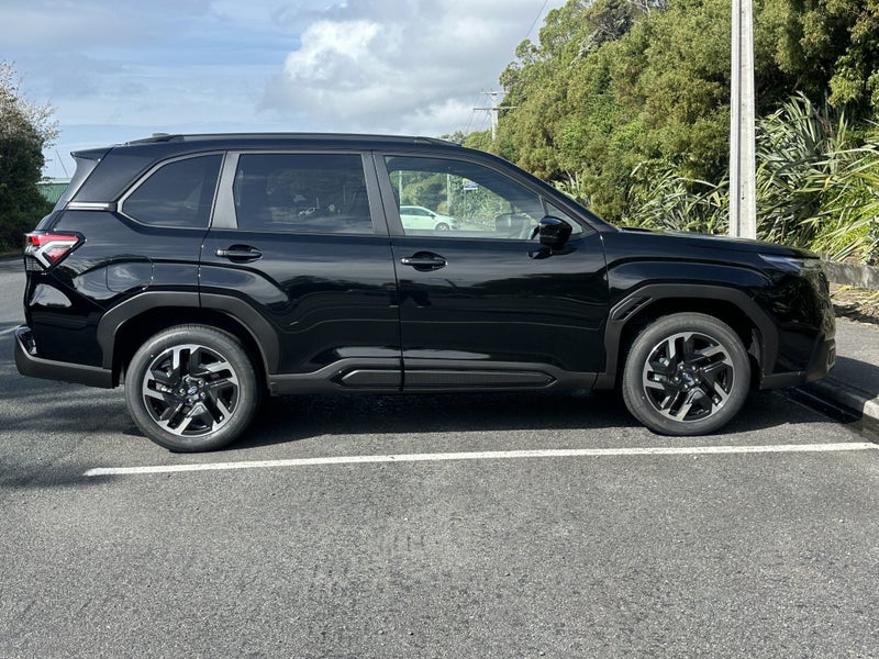 2025 Subaru Forester AWD Touring image 5