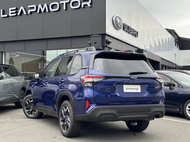 2025 Subaru Forester Base Strong Hybrid 2.5L AWD image 2