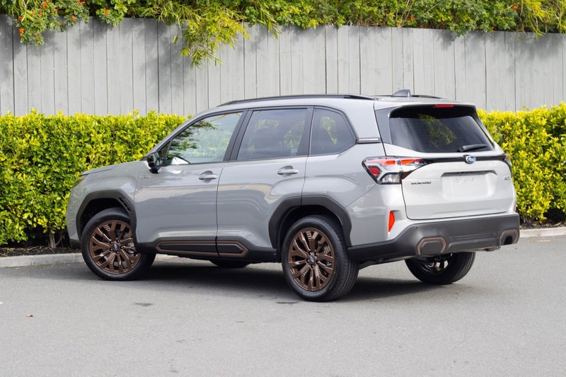 2025 Subaru Forester Hybrid AWD Sport image 3