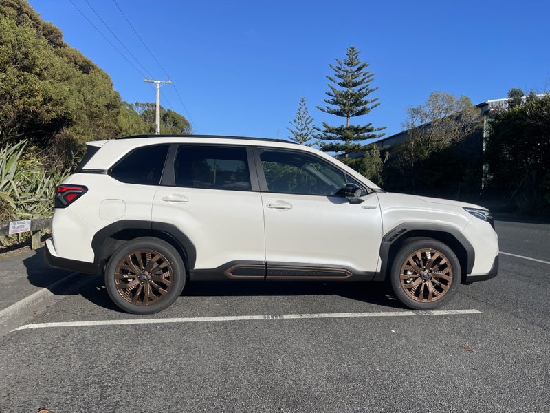 2025 Subaru Forester Hybrid AWD Sport image 5