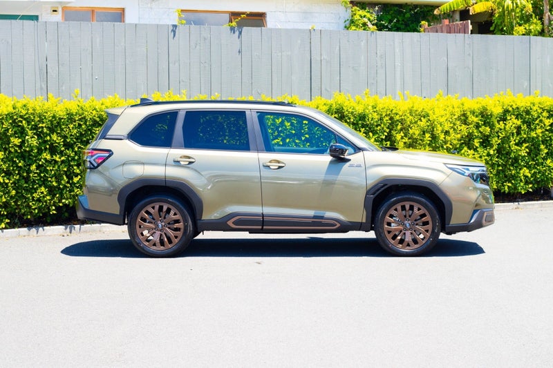2025 Subaru Forester Hybrid AWD Sport image 2