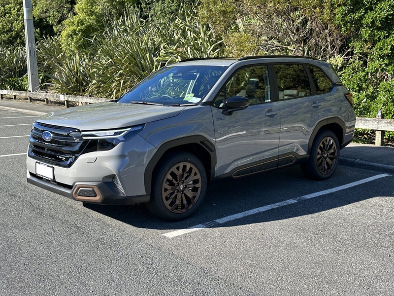 2025 Subaru Forester Hybrid AWD Sport image 3