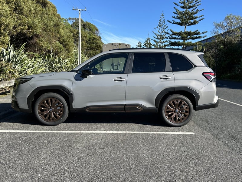 2025 Subaru Forester Hybrid AWD Sport image 5