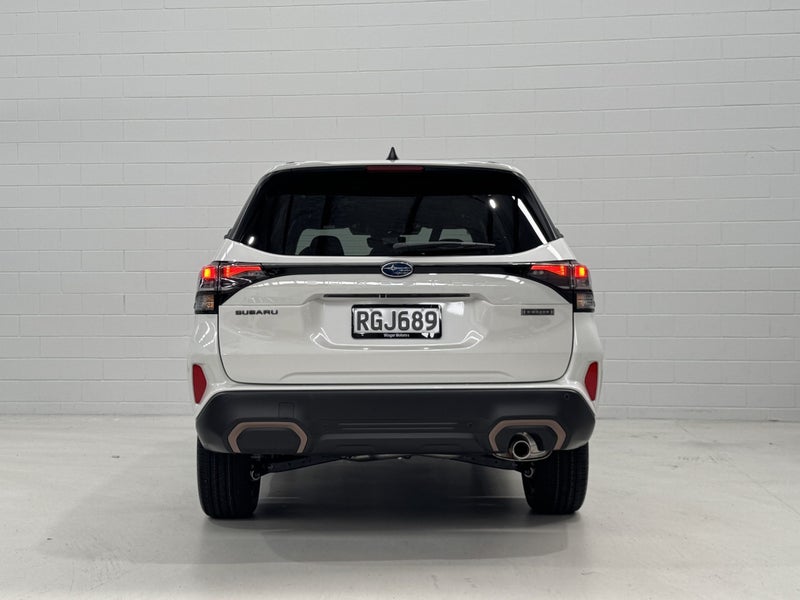 2025 Subaru Forester Hybrid AWD Sport image 4