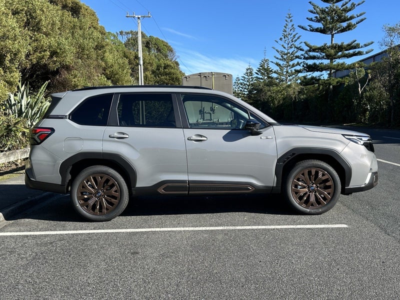 2025 Subaru Forester Hybrid AWD Sport image 4