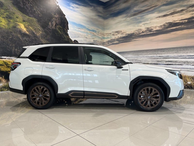 2025 Subaru Forester Hybrid AWD Sport image 2