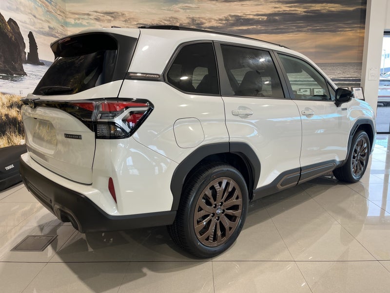2025 Subaru Forester Hybrid AWD Sport image 3