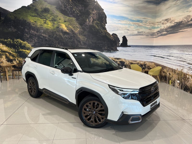 2025 Subaru Forester Hybrid AWD Sport image 4