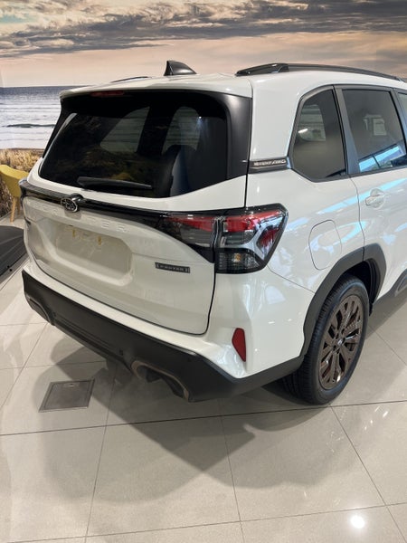 2025 Subaru Forester Hybrid AWD Sport image 5