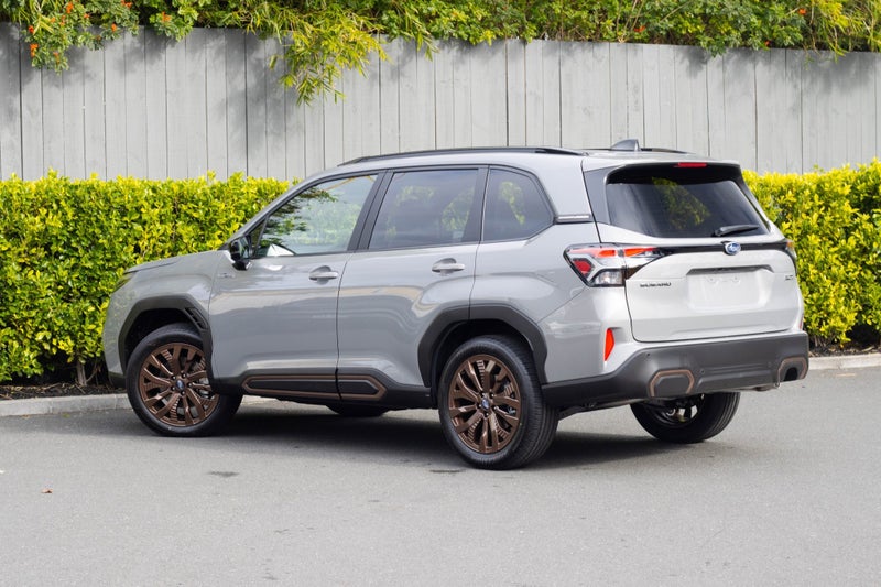 2025 Subaru Forester Hybrid AWD Sport image 3