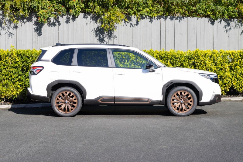 2025 Subaru Forester Hybrid AWD Sport image 2