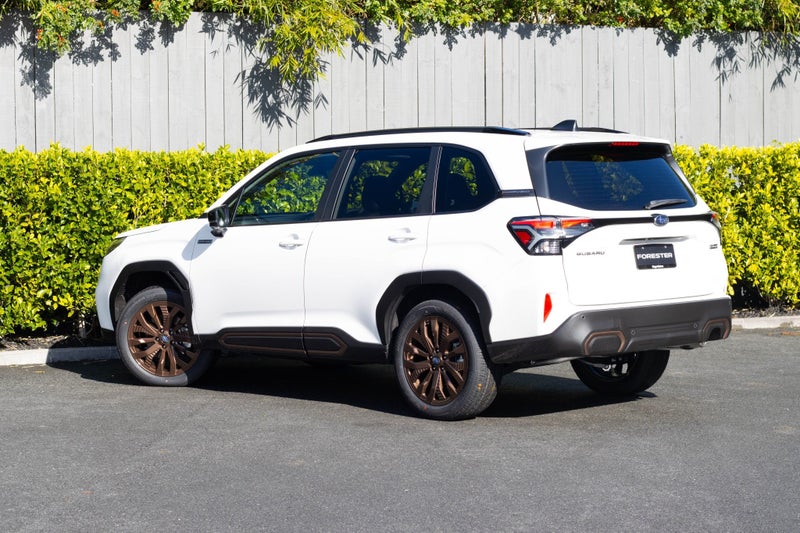 2025 Subaru Forester Hybrid AWD Sport image 3