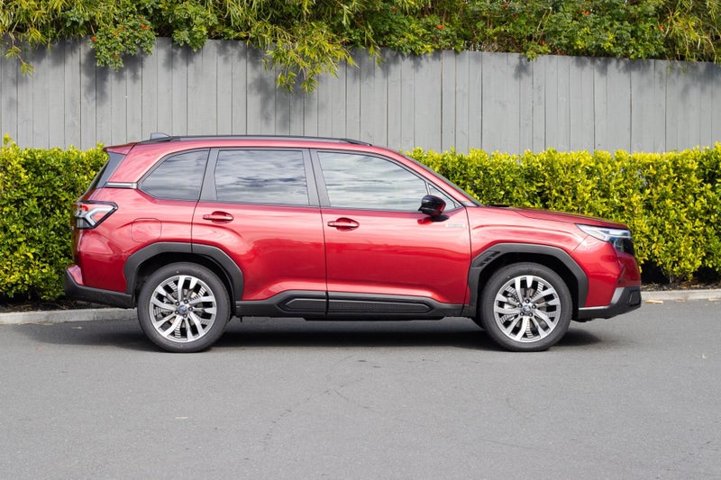 2025 Subaru Forester Hybrid AWD Touring image 2