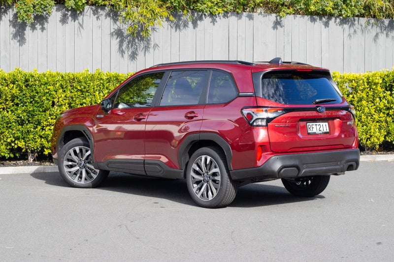 2025 Subaru Forester Hybrid AWD Touring image 3