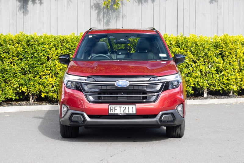 2025 Subaru Forester Hybrid AWD Touring image 4