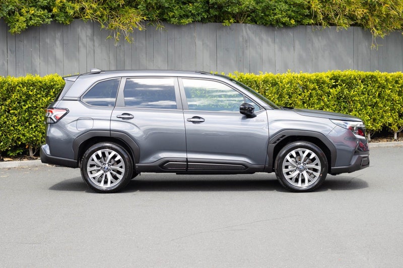 2025 Subaru Forester Hybrid AWD Touring image 2