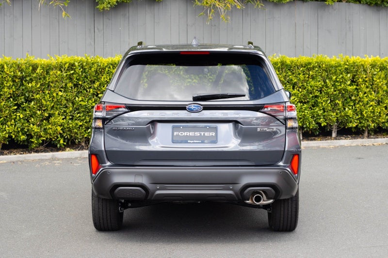 2025 Subaru Forester Hybrid AWD Touring image 5