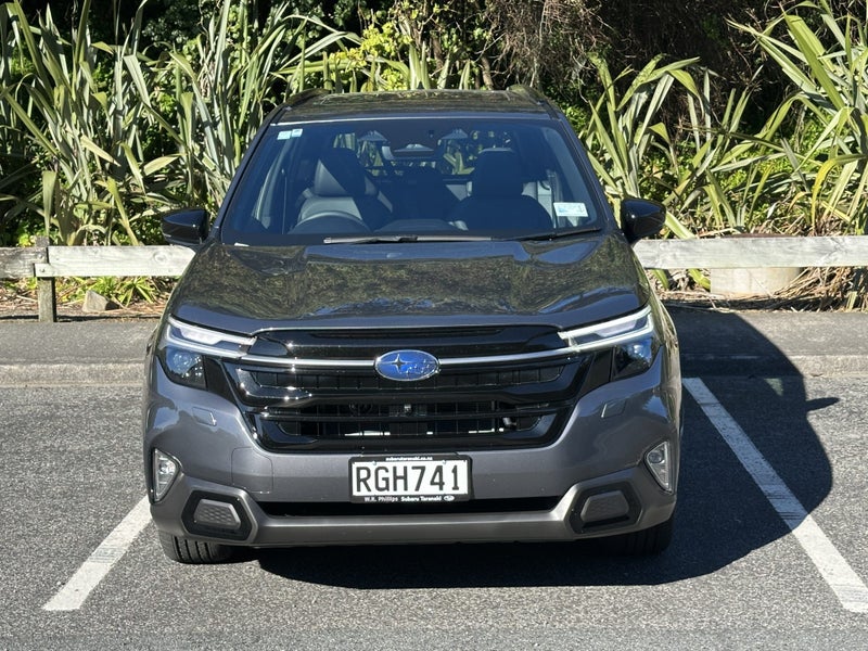 2025 Subaru Forester Hybrid AWD Touring image 3