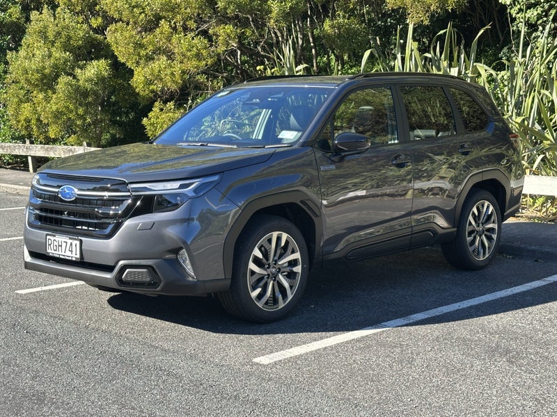 2025 Subaru Forester Hybrid AWD Touring image 4