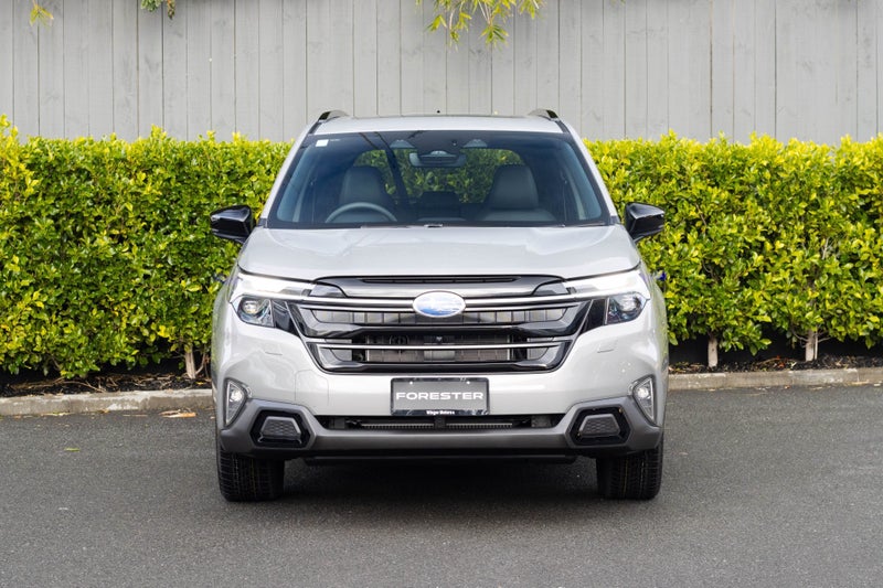 2025 Subaru Forester Hybrid AWD Touring image 4