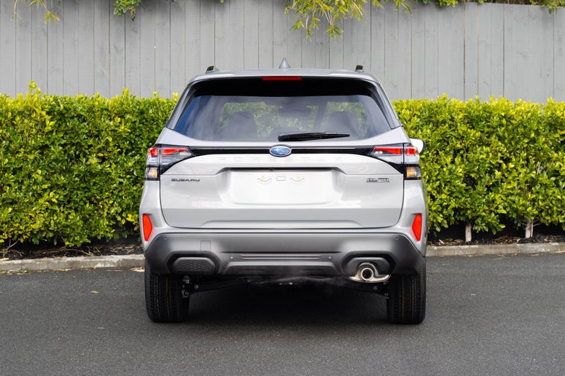 2025 Subaru Forester Hybrid AWD Touring image 5