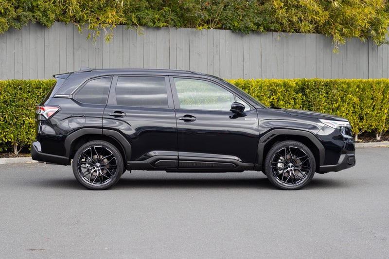 2025 Subaru Forester Hybrid AWD Touring image 2