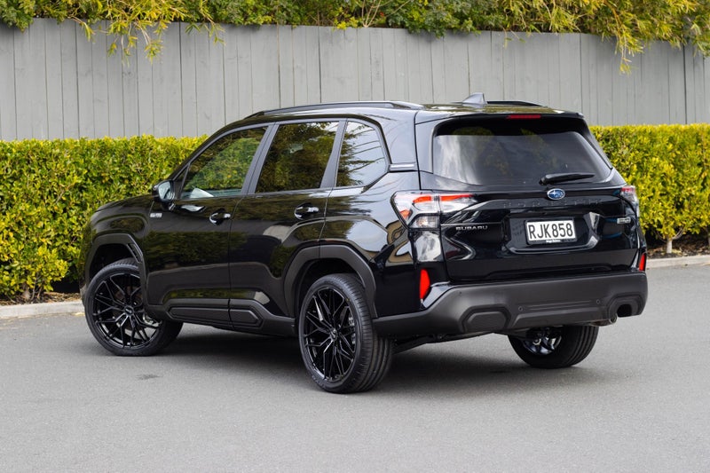 2025 Subaru Forester Hybrid AWD Touring image 3
