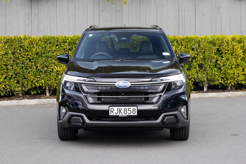 2025 Subaru Forester Hybrid AWD Touring image 4