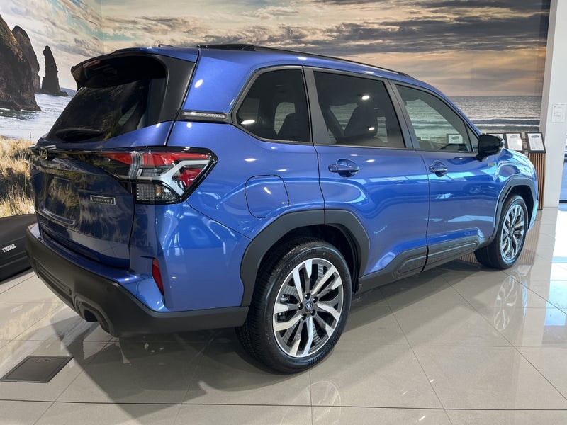 2025 Subaru Forester Hybrid AWD Touring image 4