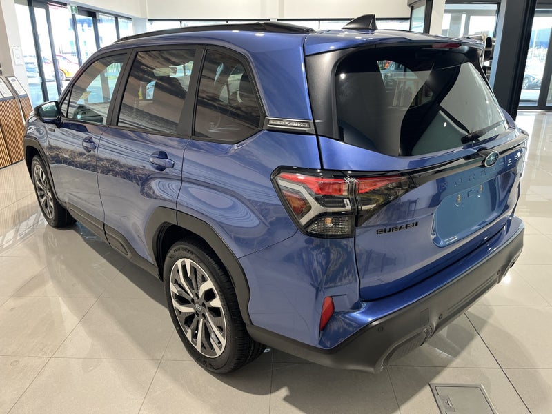 2025 Subaru Forester Hybrid AWD Touring image 5