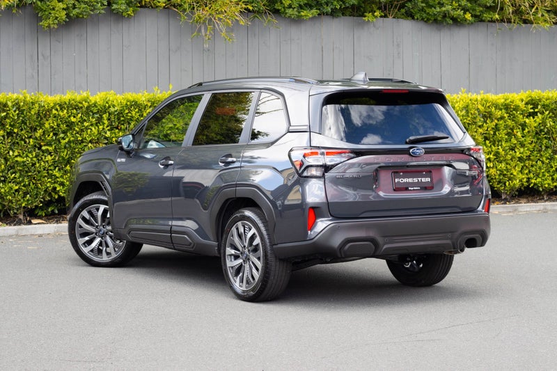 2025 Subaru Forester Hybrid AWD Touring image 3