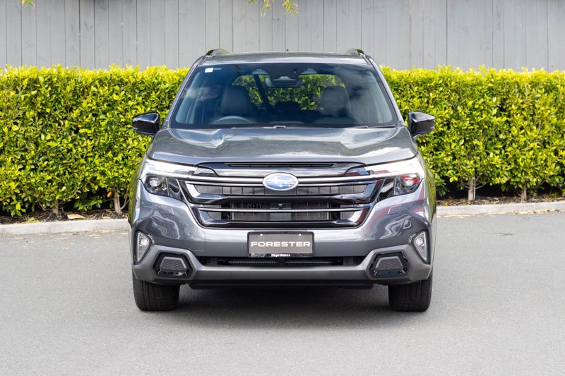 2025 Subaru Forester Hybrid AWD Touring image 4