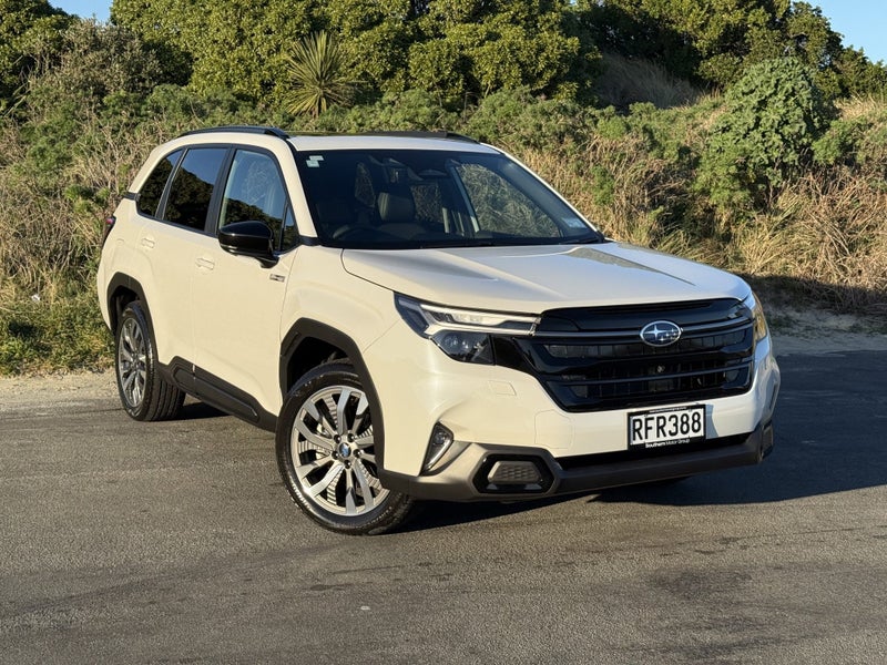 2025 Subaru Forester Hybrid AWD Touring Wagon CVT image 1