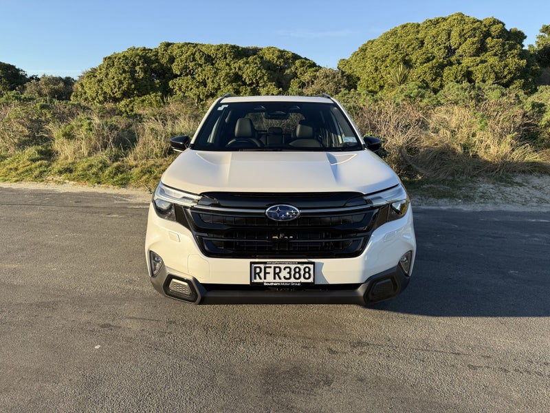 2025 Subaru Forester Hybrid AWD Touring Wagon CVT image 2