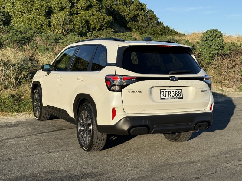 2025 Subaru Forester Hybrid AWD Touring Wagon CVT image 5