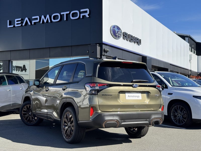 2025 Subaru Forester Hybrid Sport 2.5L AWD image 2