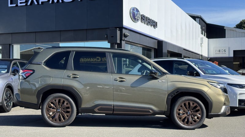 2025 Subaru Forester Hybrid Sport 2.5L AWD image 3