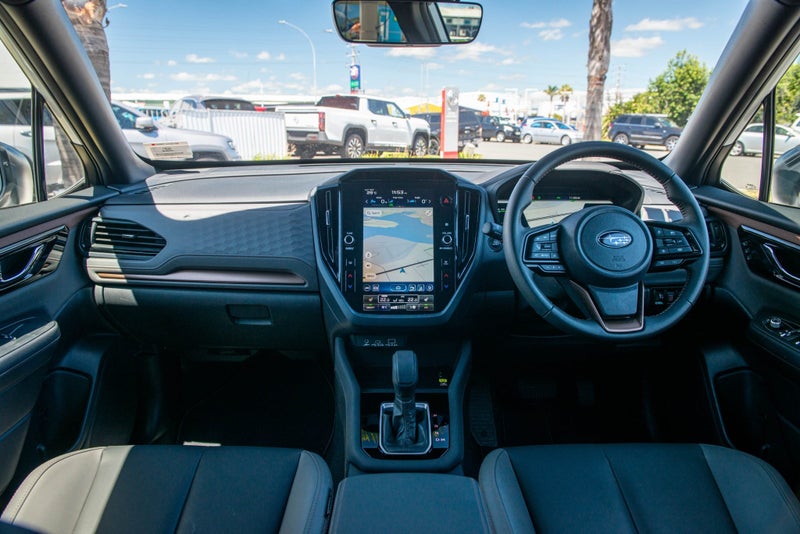 2025 Subaru Forester Hybrid Sport image 2