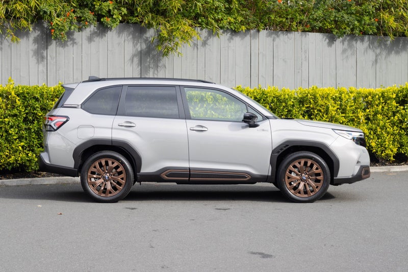 2025 Subaru Forester Hybrid Sport AWD image 2