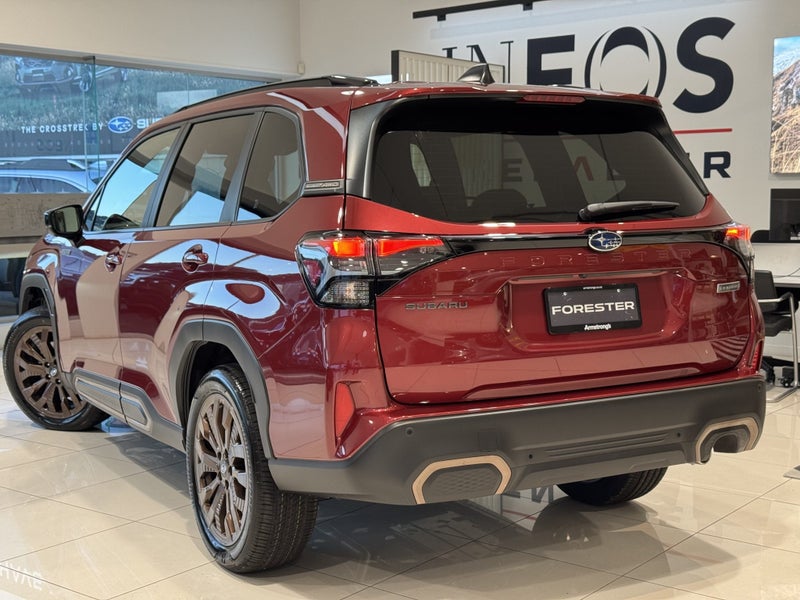 2025 Subaru Forester Strong Hybrid Sport 2.5L AWD image 3