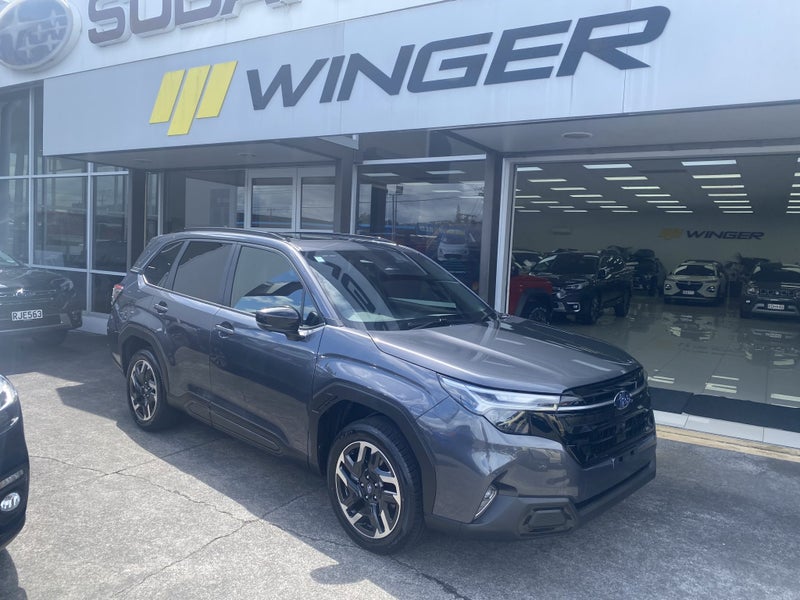 2025 Subaru Forester Touring image 1