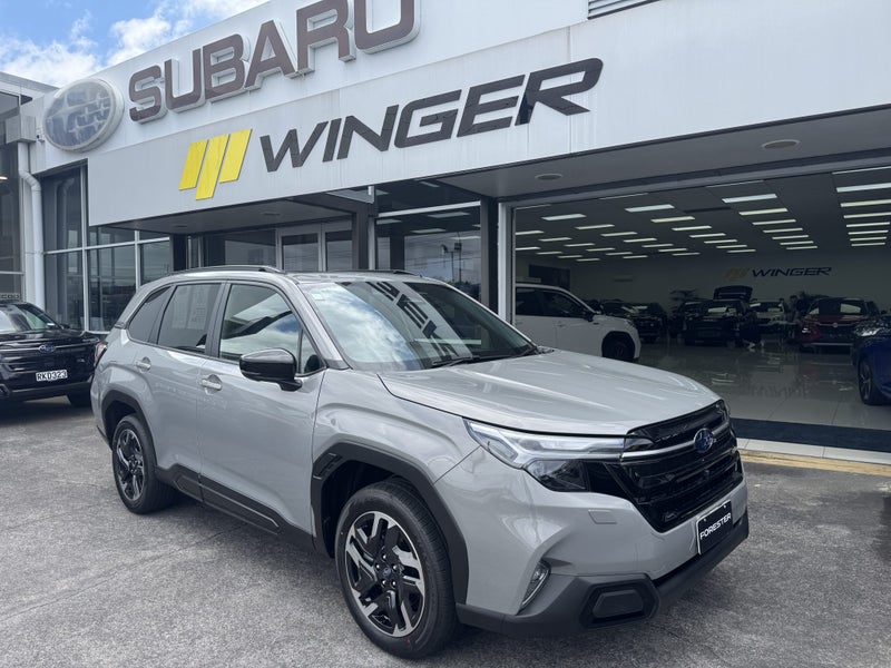 2025 Subaru Forester Touring image 1