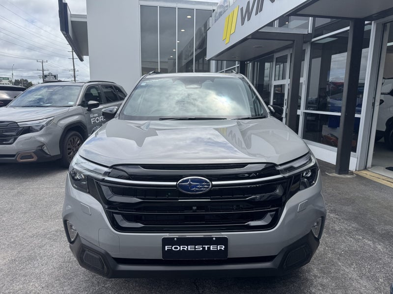 2025 Subaru Forester Touring image 3