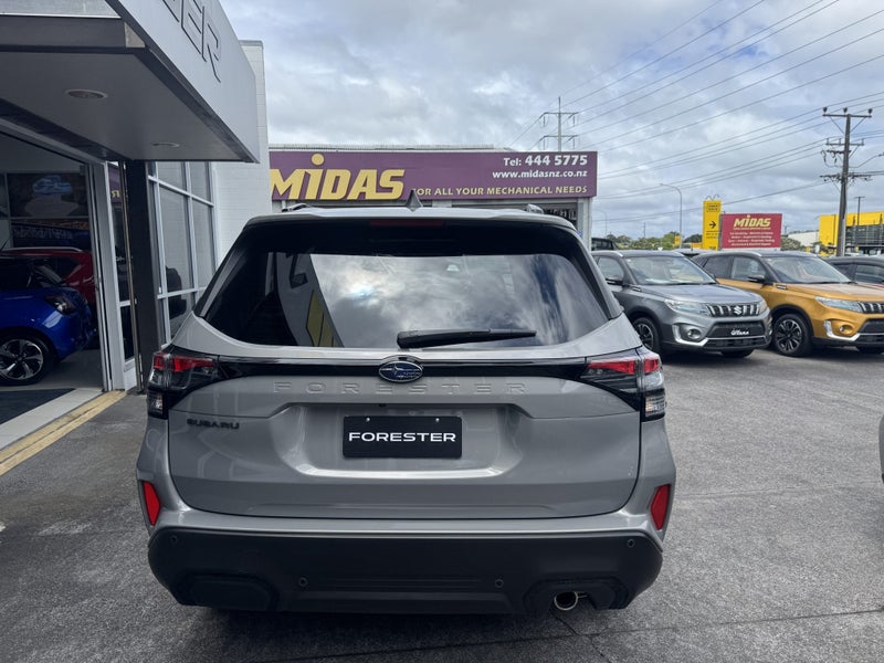 2025 Subaru Forester Touring image 4