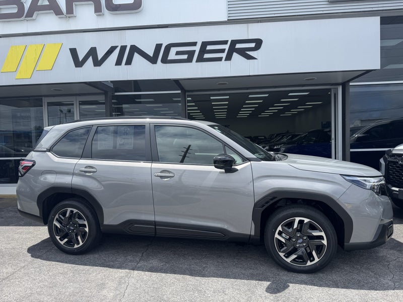 2025 Subaru Forester Touring image 5