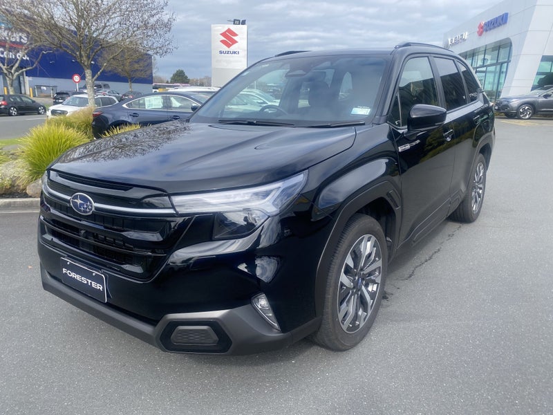 2025 Subaru Forester Touring Hybrid AWD image 2
