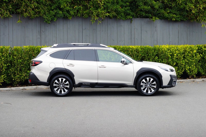 2025 Subaru Outback 2.4T AWD Touring image 2