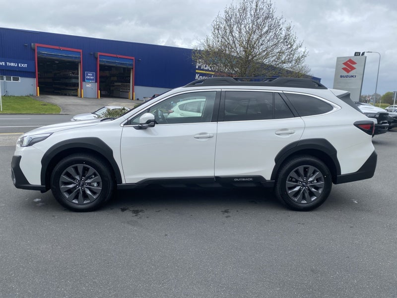 2025 Subaru Outback 2.5I image 4